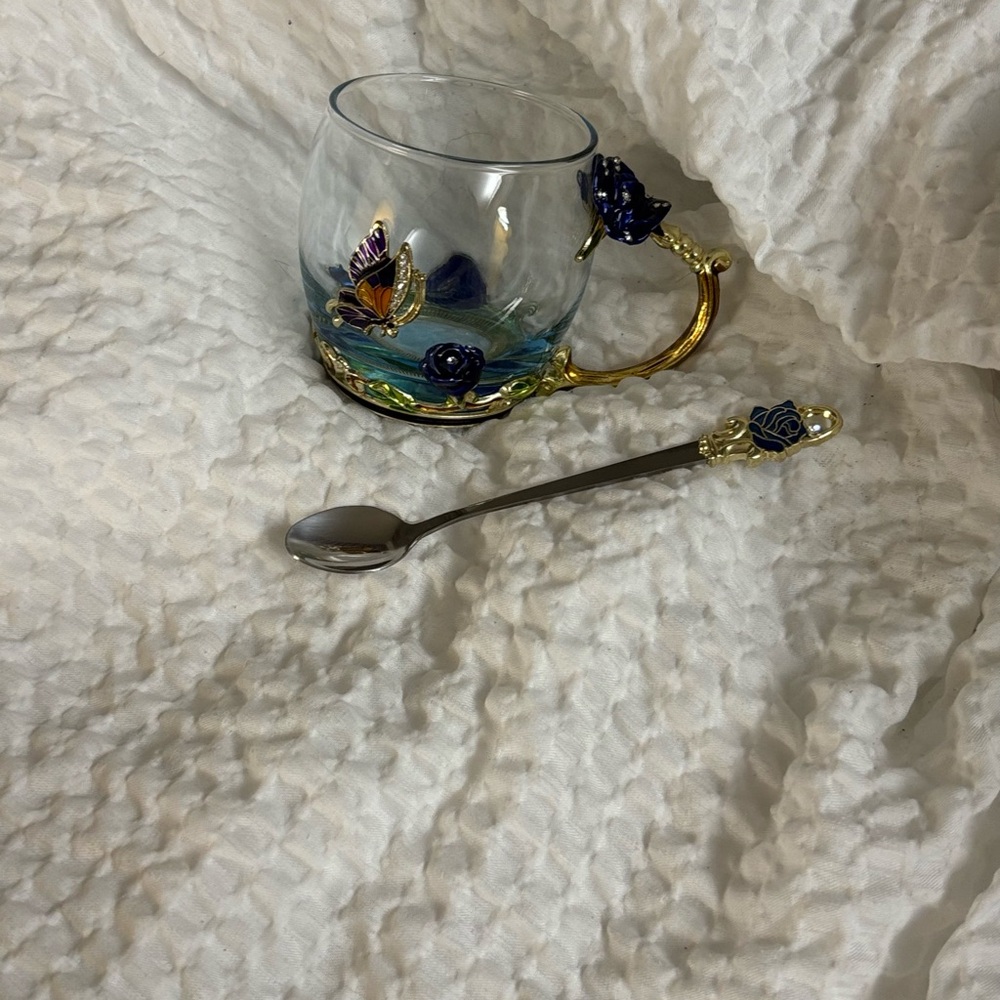 Elegant Glass Mug Set with Butterfly and Rose Design - Picture 3 of 7